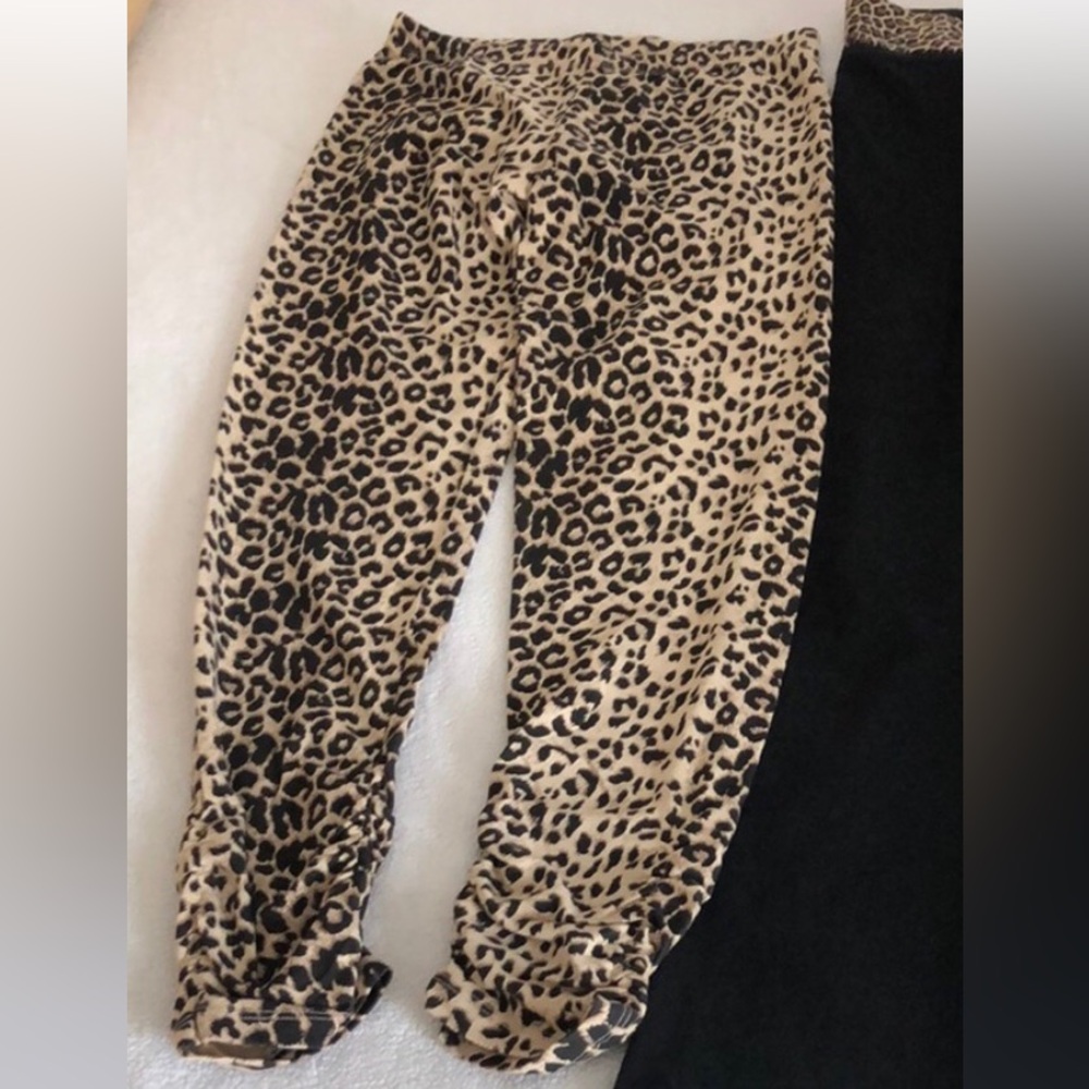 Cinched sides cropped knit spandex animal print legging! New! Size: M